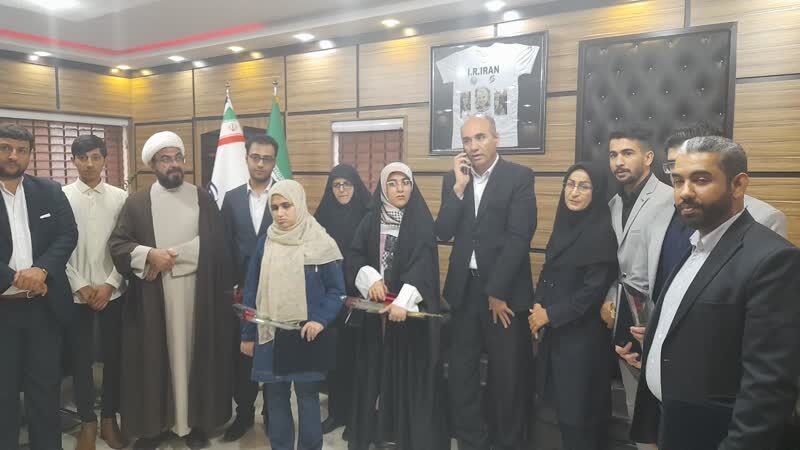 نشست صمیمی رئیس مرکز ارتباطات مردمی با جوانان برتر بوشهری برگزار شد؛ گفت و شنود پر از امید و نشاط حجت الاسلام صالحی با جوانان